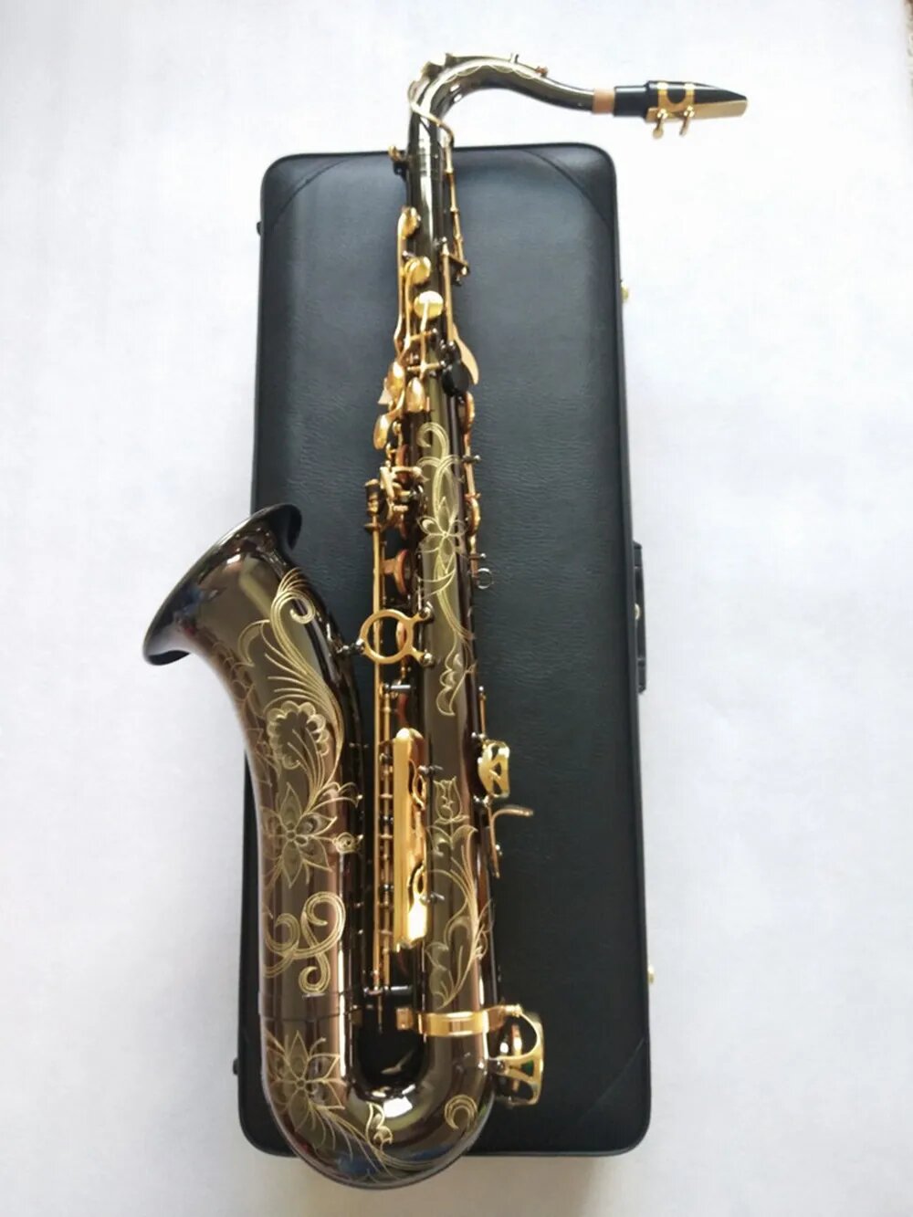 Musical Instrument In Japanese - 新品日本製フラットBbテナーサックス、T-901 B、楽器、ブラックニッケル、ゴールド、プロフェッショナル、ケース付きマウスピース